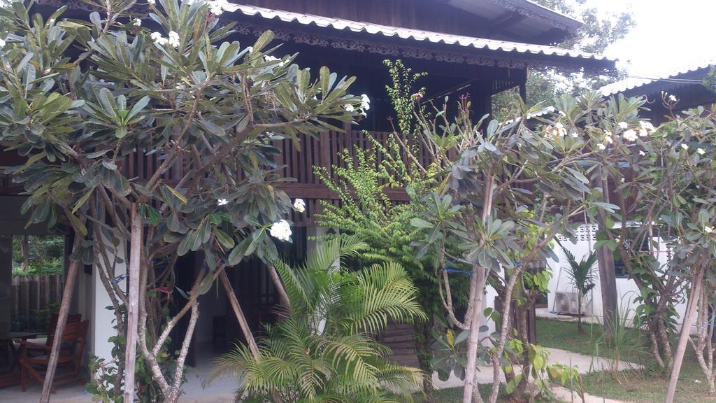 Hora Home Lampang Exteriör bild